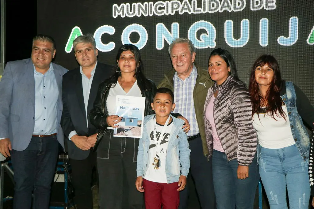 El vicegobernador Dusso y el intendente Cristian Gutiérrez entregaron viviendas en Aconquija